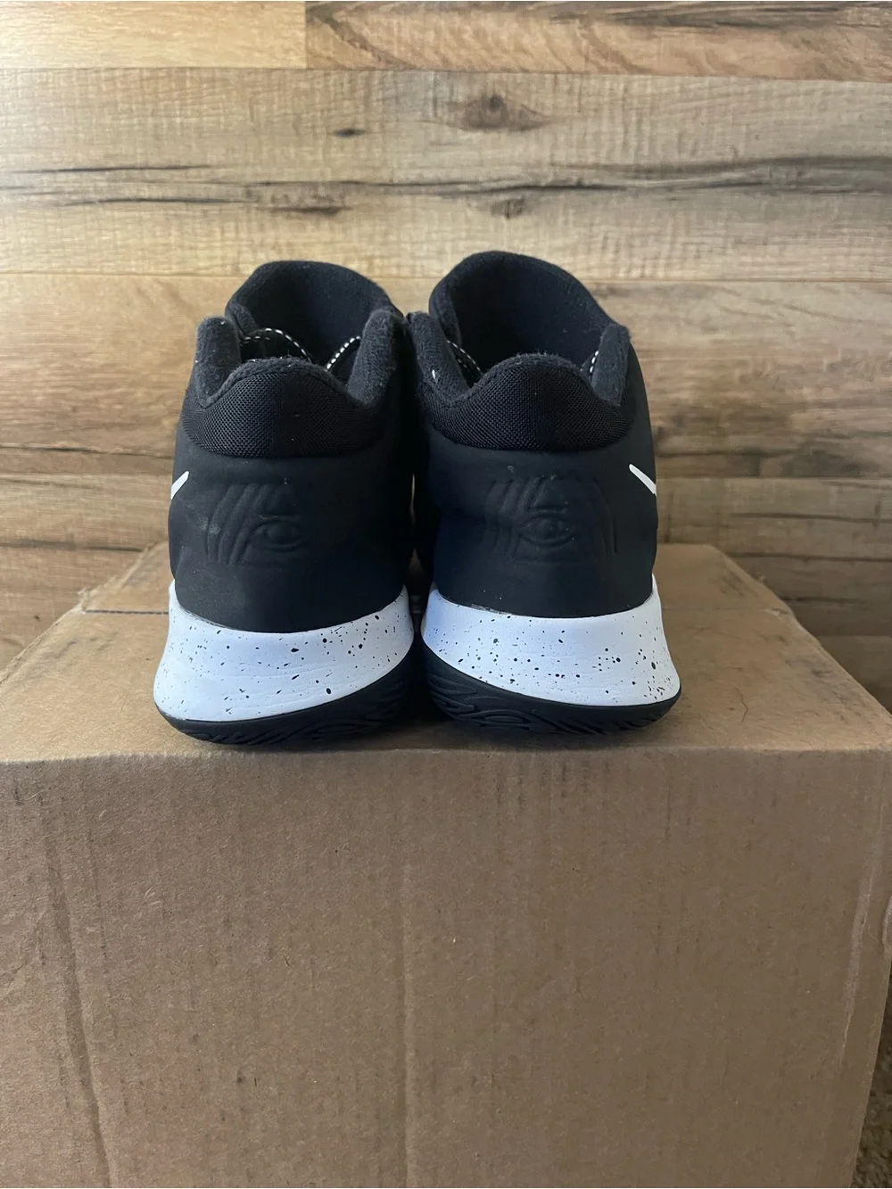 Nike Kyrie Flytrap Black White Size 5.5 Y Basketball Shoes Sneakers